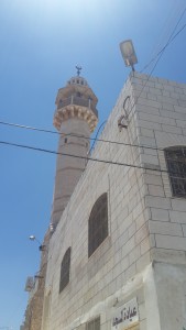 Im "Sperrgebiet" dürfen keine Palästinenser sein, so ARD. Moscheen stehen dort aber dennoch und sehen noch gut aus. 