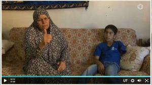 Jussuf und seine Mutter Sahar. Viele Fragen bleiben unbeantwortet. Aus dem Video.