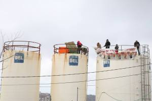 Jugendliche verschanzen sich auf Wassertürmen. Amona. Foto; Miriam Zachi