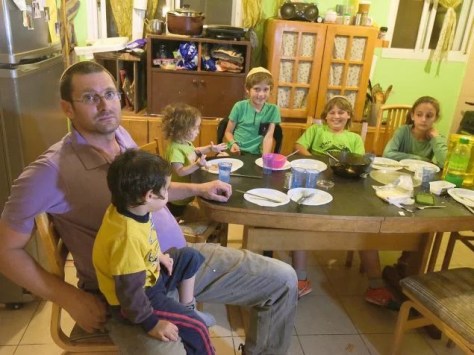 Etzion David aus Amona. Lebt mit Ehefrau Shira und 6 Kindern seit 1996 in der Siedlung. Foto: Niv Aharonson, Walla